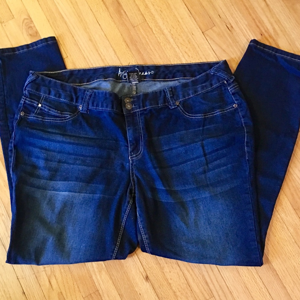 Ariya Jeans dark wash jeans
